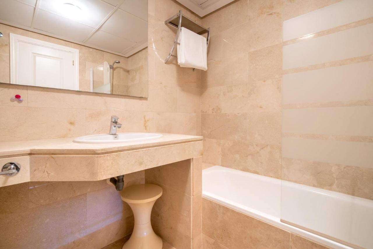 9 Penthouse With Amazing Sea Views, Close To Golf Manilva Duquesa Exterior foto