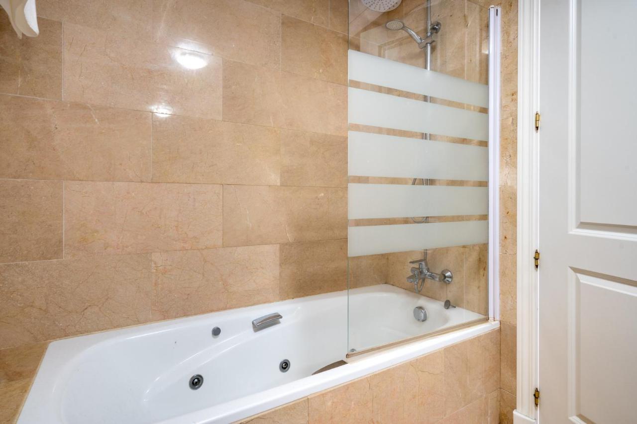 9 Penthouse With Amazing Sea Views, Close To Golf Manilva Duquesa Exterior foto